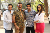 Garam Movie cast photos on the sets-thumbnail-38