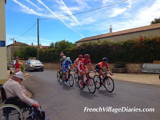 French Village Diaries Tour du Poitou-Charentes 2015 breakaway