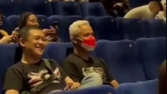 Ganjar Pranowo Keciduk Nonton Bioskop Bareng Denny Siregar, Warganet Ramai Berkomentar Sinis: Oh Ternyata