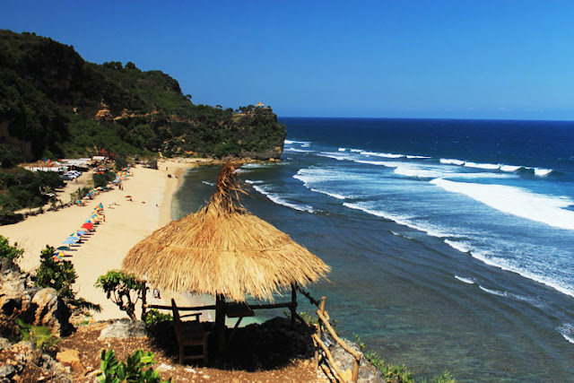 suasana sepi dan tenang di Pantai Pok Tunggal