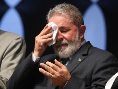 Resultado de imagem para lula chorando