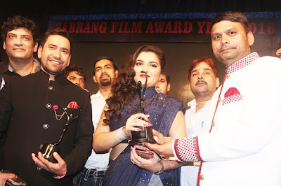 Amrapali Dubey and Dinesh Lal Yadav at Sabrang Samaroh Film Award