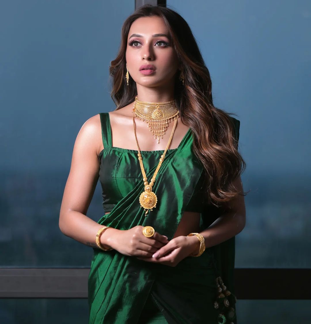 Mimi-Chakraborty-stunning-photoshoot-for-Tanishq-05-Bengalplanet.com