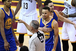  Steph Curry Throws His Mouth guard In NBA Finals As Cleveland Cavaliers Win Game 6 