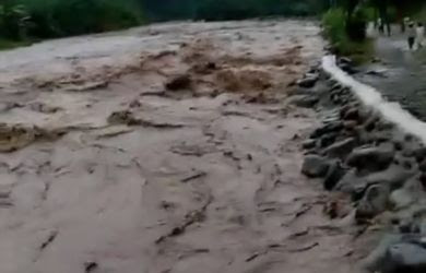 Banjir bandang di sibiru biru