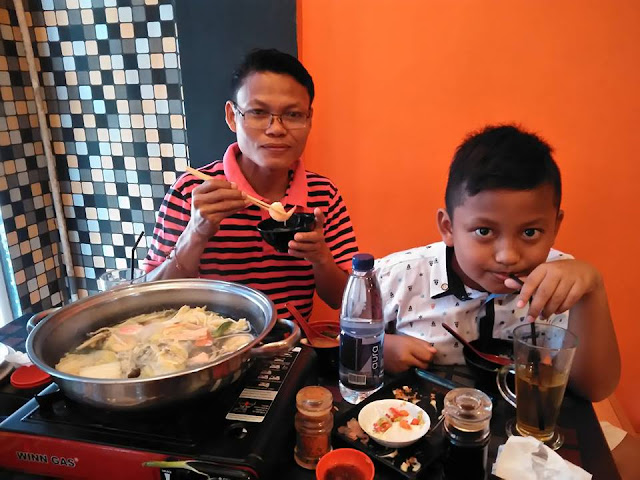 Makan di Orenji Sushi Cilegon