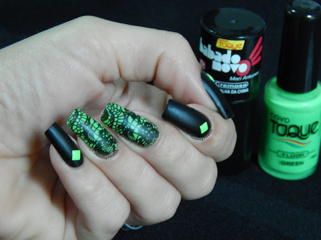 Muralha da China e Green (Novo Toque) + carimbada Héhé 050 e Studs neon - Lady Queen