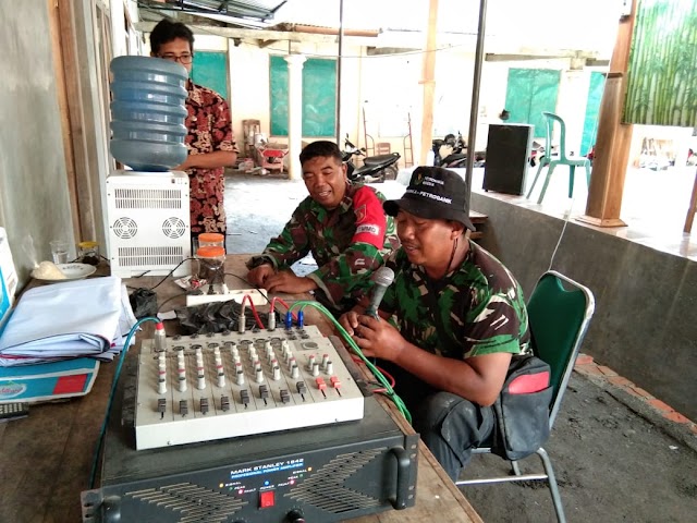 Piket Posko Bersama Warga Hibur Diri Usai lelah Bekerja