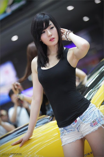 Hwang Mi Hee Lovely in Short Jeans