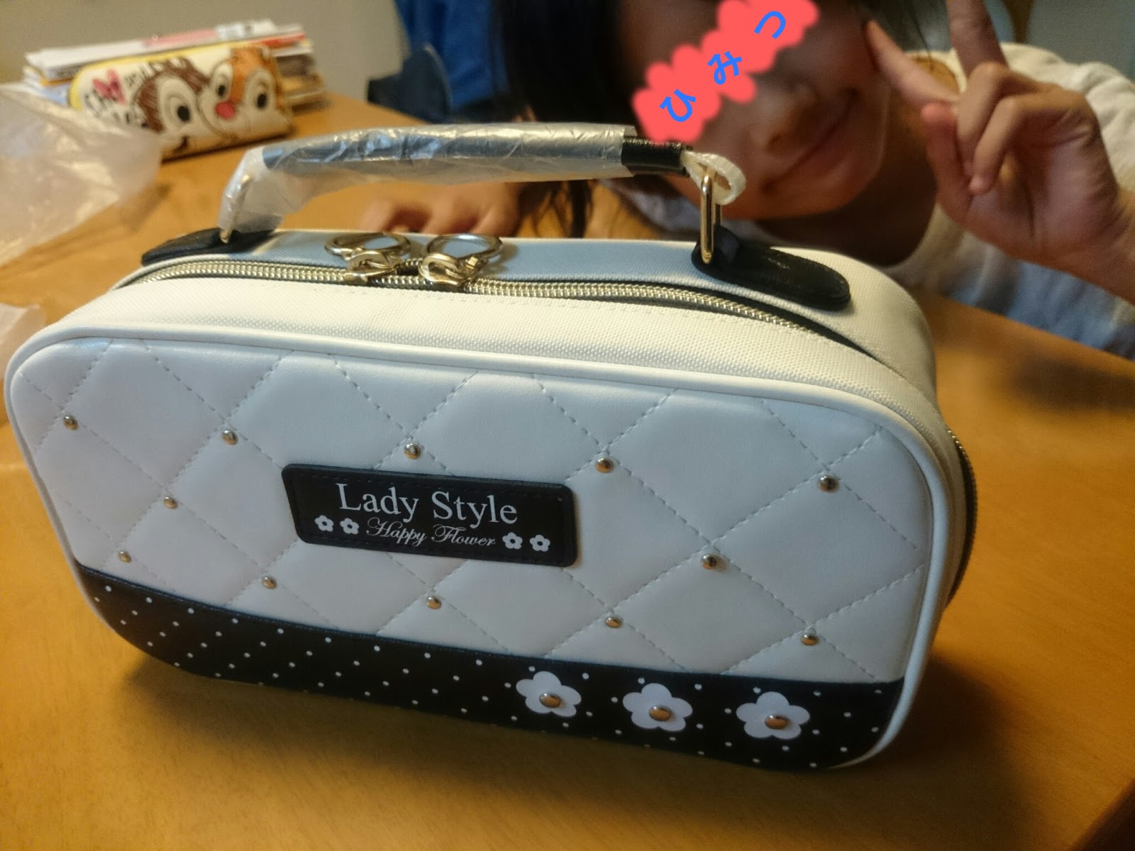 娘が新たな武器を手に入れた 裁縫セット おーはしさん家のリビングルーム