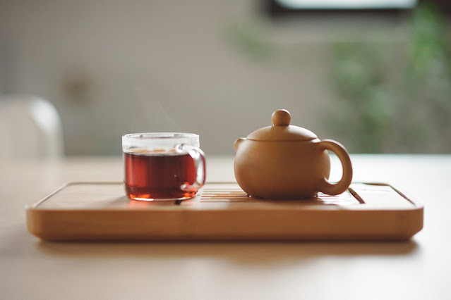 tea pot and glass mug:Photo by Manki Kim on Unsplash