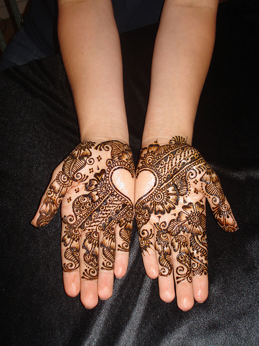 Heart Mehndi Designs for Hands