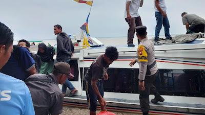  Polsek kuala Kampar melaksanakan Pengamanan dan Pelayanan di Kapal Cepat (Speedboat)