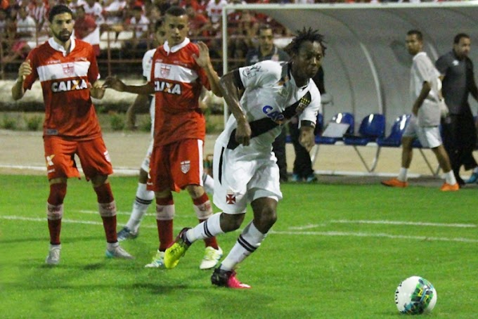 Com gol olímpico de Andrezinho, Vasco derrota o CRB e continua líder isolado