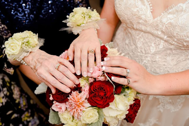 wedding bouquet and mothers corsages