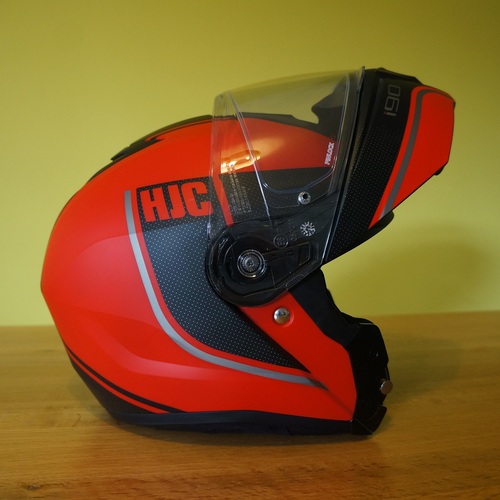 Ride in style and safety with the HJC i90, engineered for long-lasting comfort and protection