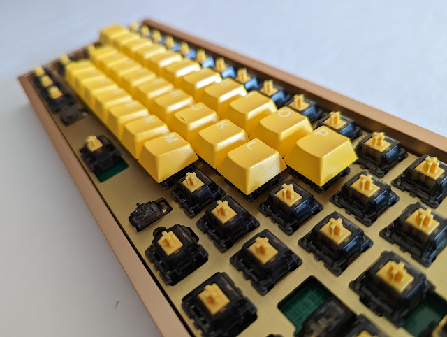 GMK Honey - montar teclado custom dorado 60%