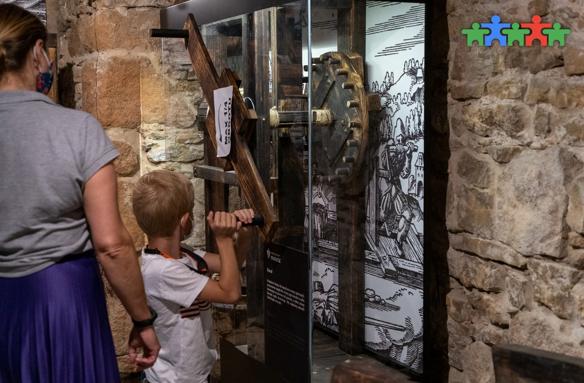 Podziemny Olkusz - nowoczesne multimedialne muzeum z ekspozycją usytuowaną w podziemiach rynku Srebrnego Miasta - Olkusza.