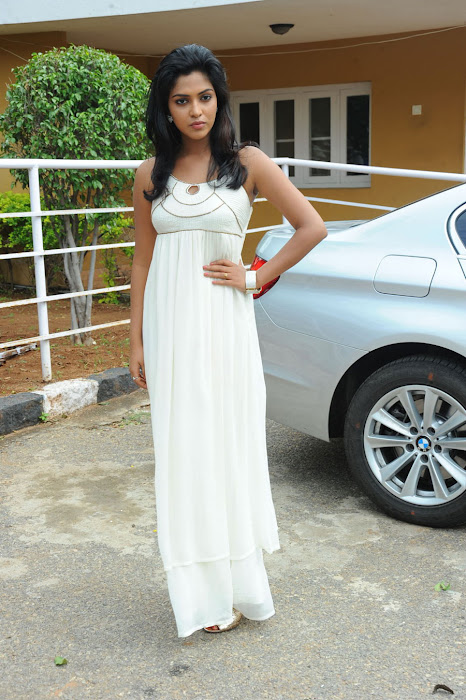 amala paul spicy galley in white dress at event latest photos