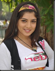 Tamil Actress Priyadarshini Stills at Pudhu Varusham Location