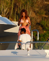 Beyonce On Motor Boat Hot Bikini Pictures