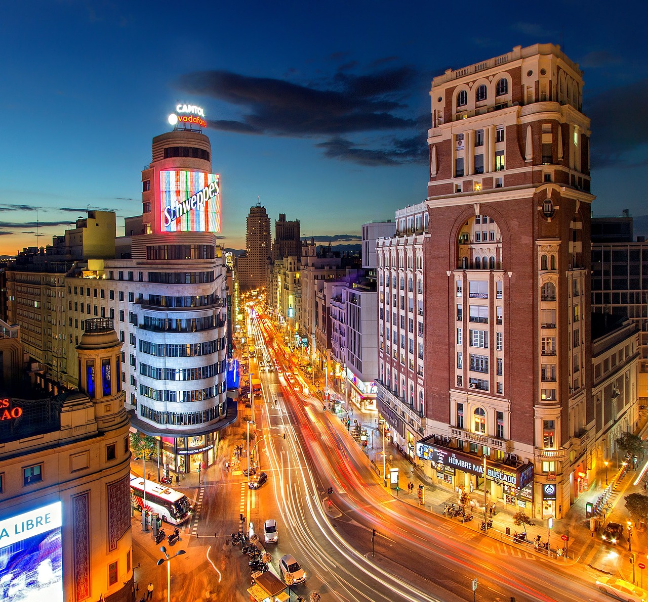 Madrid nocturna en femenino.