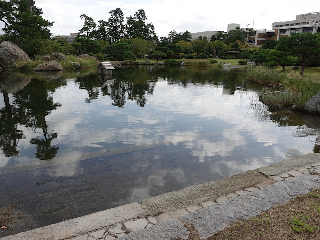 湊山公園の池