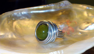 Anillo aluminio plateado y ágata verde