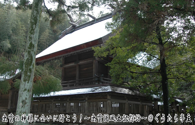 揖夜神社　本殿左