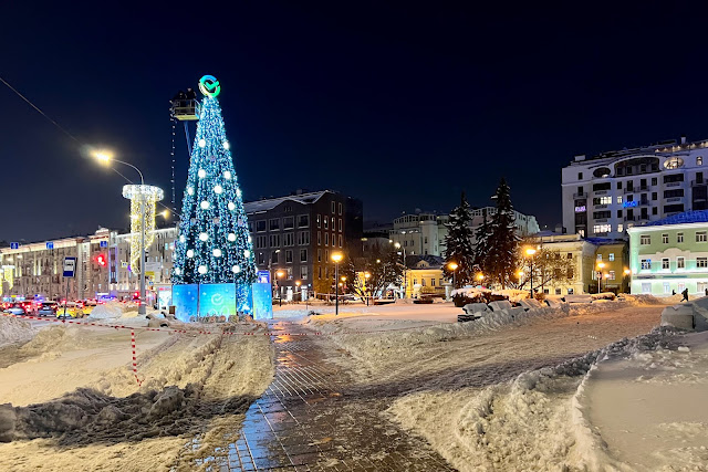 Якиманский проезд, улица Большая Полянка, Якиманский сквер, новогодняя елка Сбер