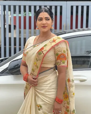 Reshma Pasupuleti's Graceful Saree Styles After Bigg Boss