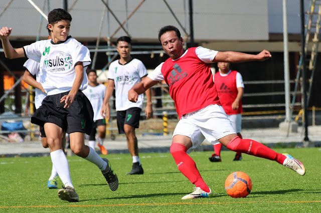 Real Molinillo de Lipa and Real Baraco fought to a 2-all draw.  Image courtesy of Karlyn Vivas.