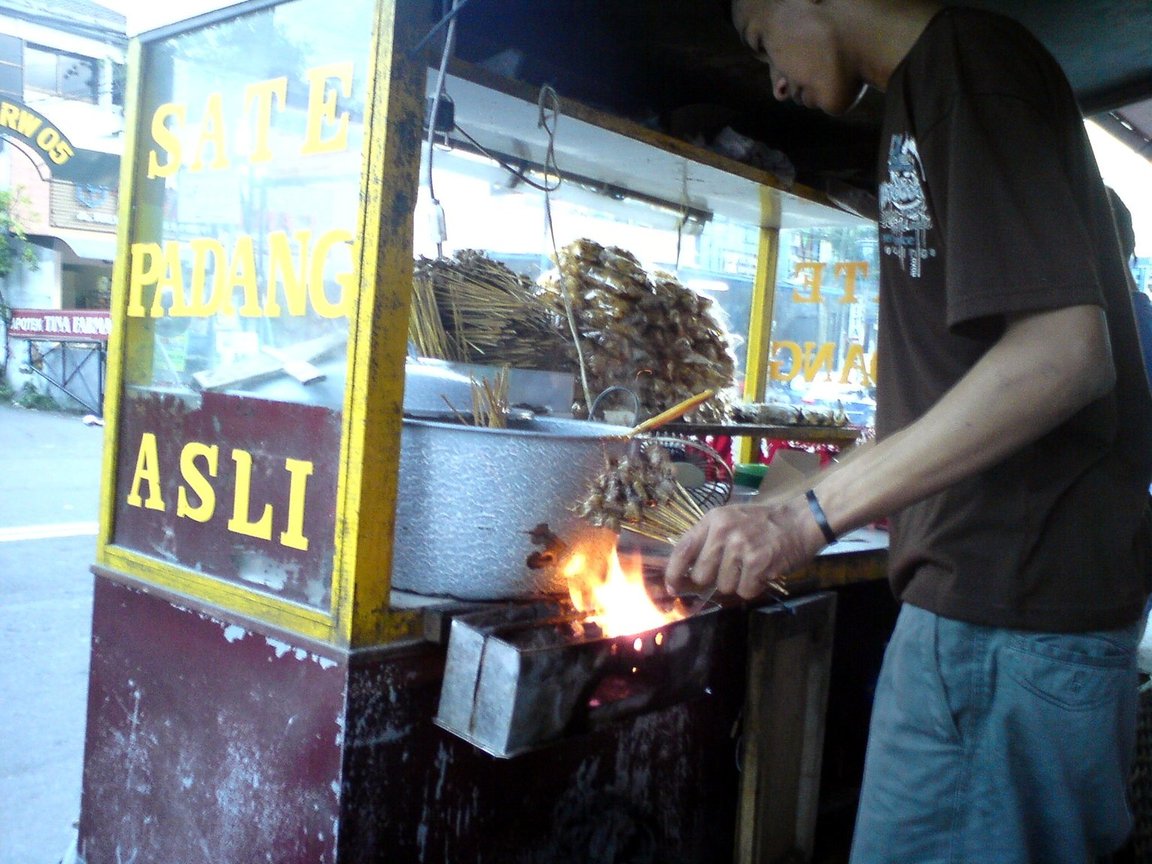 Dedy selalu Milisdad Kuliner Sate Padang Jakal  Kumpul 