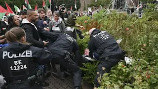 German police assault and arrest protesters denouncing Israeli genocide in Gaza