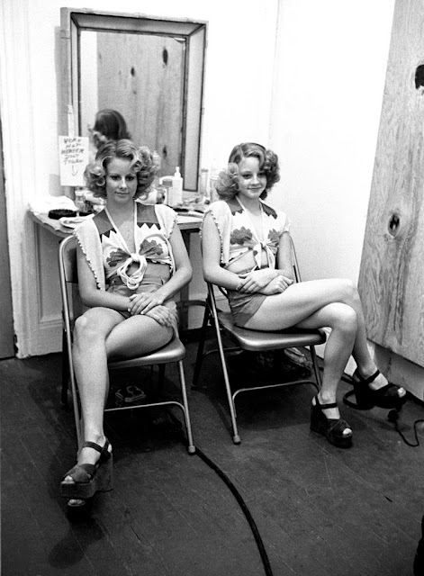 Jodie Foster con su hermana Connie Foster, su doble en la película Taxi Driver