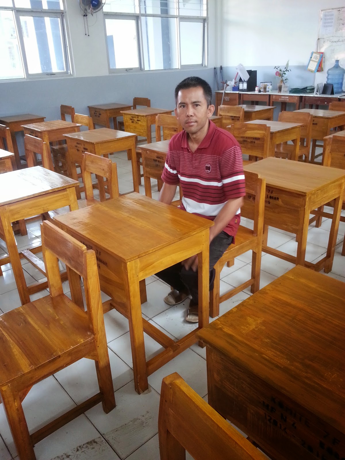  MEJA  KURSI SEKOLAH  KAYU  JATI DAN AKASIA BANDUNG JUAL MEJA  