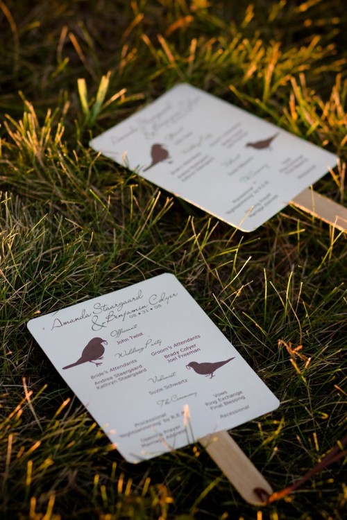 Easy DIY Wedding Programs I love how these can be personalized to match