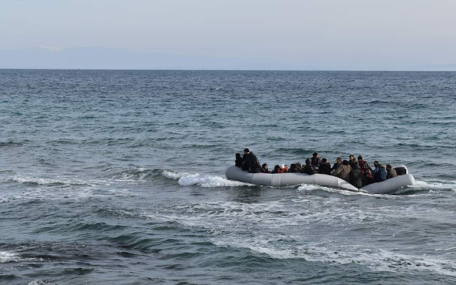 Περίπου 1.000 μετανάστες και πρόσφυγες πέρασαν σε νησιά το τελευταίο 24ωρο