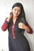 Yamini bhaskar glam pics-thumbnail-22