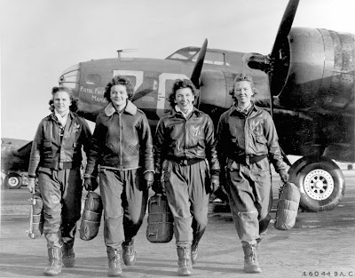 Four WASPs training to fly B-17 Flying Fortress bombers