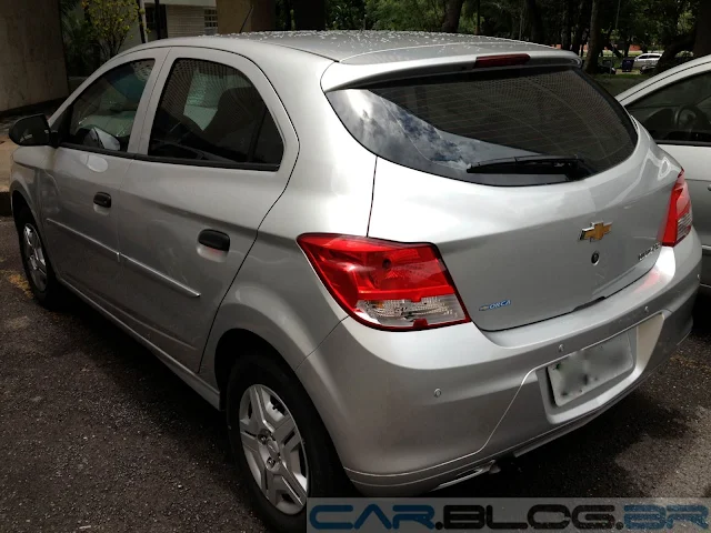 Chevrolet Onix LS 1.0 2013 - Prata 