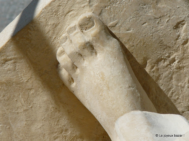 Reims - cathédrale - sculpture - pied