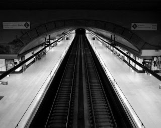 Madrid Metro Black wallpaper