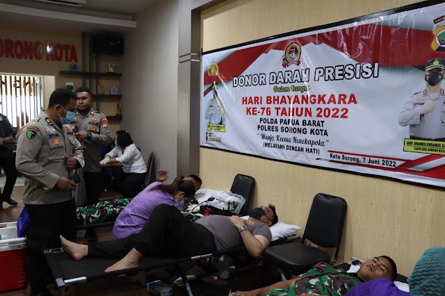 Jelang Hari Bhayangkara ke-76, Polres Sorong Kota memperoleh 100 kantong darah