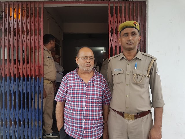 दादरी पुलिस द्वारा बाईक बोट प्रकरण में वांछित चल रहे अभियुक्त संजय गोयल (एडि0 डाय0 बोट बाईक) 