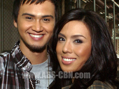 Billy crawford Returns to the country, surprises girlfriend Nikki Gil