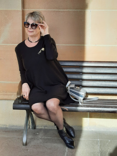 BLACK KNITTED DRESS