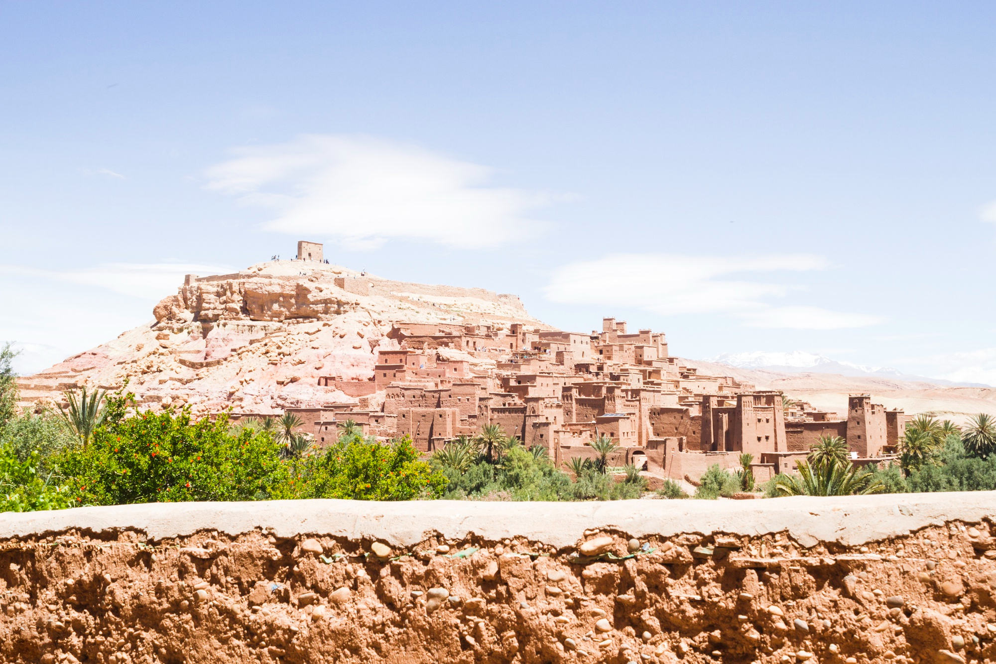 Découvrez le riche paysage linguistique du Maroc avec l'Amazigh, l'Arabe et le Français. Explorez Essaouira, l'artisanat marocain et les monnaies du Maroc.