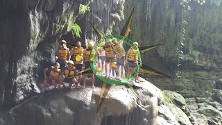 Di Green Canyon Terdapat beberapa pilihan wahana diantaranya: Perahu green canyon, Paket Semi body rafting green canyon,Paket Full body rafting green canyon,