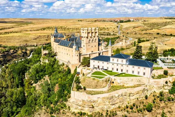 أجمل القلاع في العالم - قصر سيغوفيا - إسبانيا